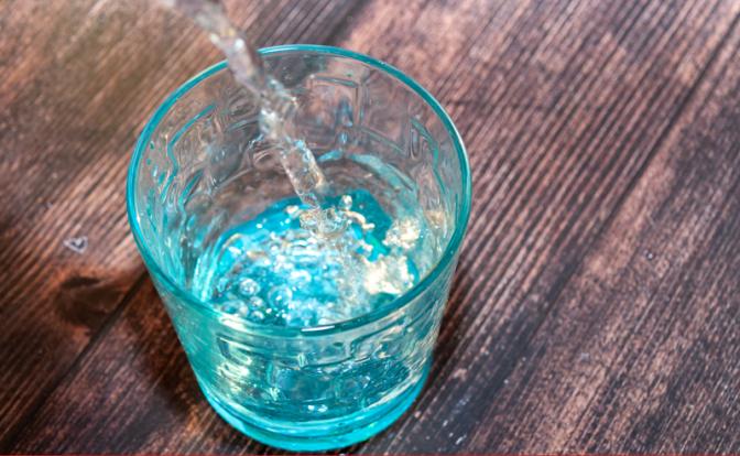 Названы заболевания, которые могут вызвать сухость во рту