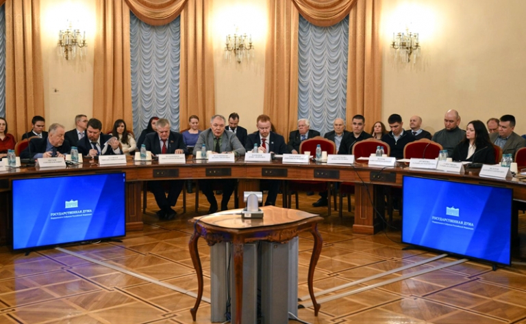 На фото: круглый стол фракции КПРФ &laquo;Законодательное регулирование проблемных вопросов миграции&raquo;.