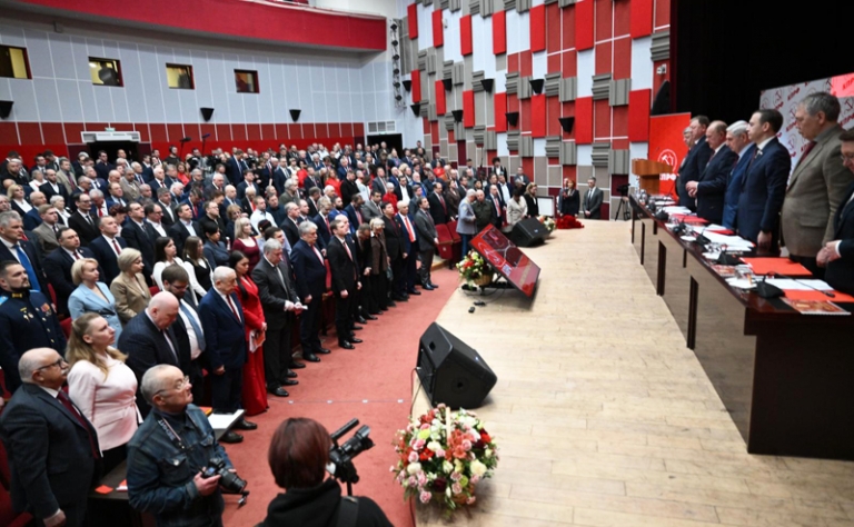 На фото: в работе Пленума приняли участие около 600 человек. Участники Пленума почтили минутой молчания память ушедших от нас членов ЦК КПРФ В.Н. Губарева и В.С. Кожемяко, а также воинов-коммунистов, отдавших свои жизни на полях сражений Специальной военной операции (СВО).