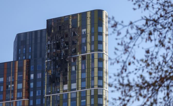 На фото: жилой дом, поврежденный в результате атаки БПЛА в Екатеринбурге.