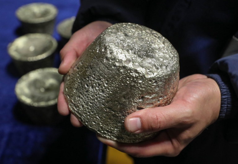 На фото: лигатурное золото.