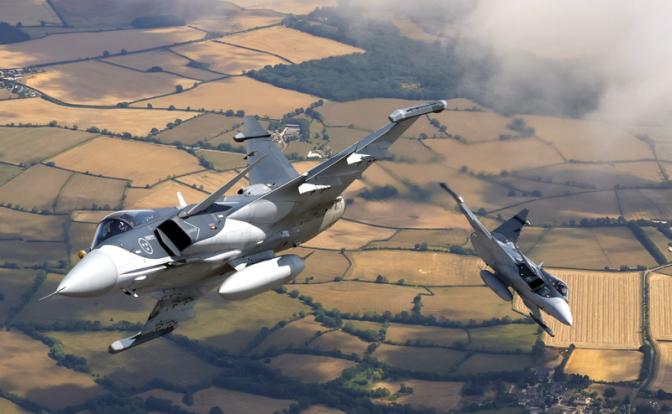 На фото: истребители JAS-39 Gripen.