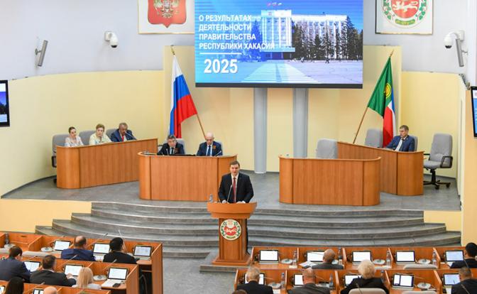 На фото: глава Хакасии Валентин Коновалов