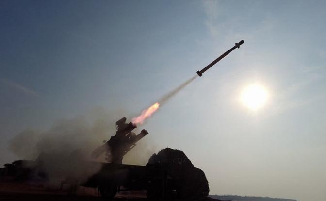 СМИ: Иранские ракеты попали в американский военный корабль