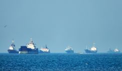 Ларри Джонсон: ВМС США пойдут на прорыв блокады под прикрытием танкера. Иран откроет огонь. В небо поднимется авиация