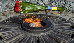 Украина отметит 8 мая «день примирения с нацизмом». Решится ли Киев бомбить Москву в наш День Победы?