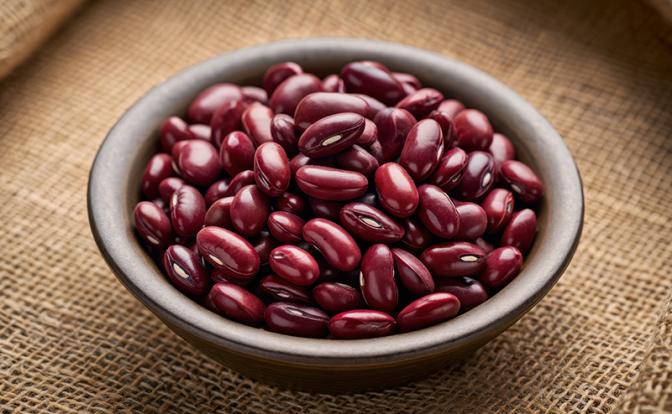 Перечислены продукты, которые надо есть ежедневно при повышенном давлении