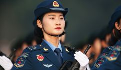 У китайской армии теперь женское красивое лицо: как девушки-военные стали звездами