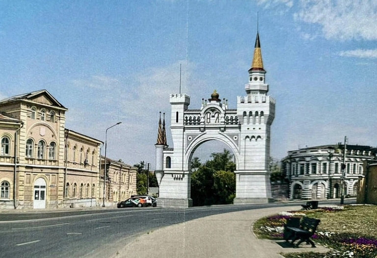 Триумфальную арку построили к Всероссийской промышленной и художественной выставке, которая состоялась в Нижнем Новгороде в 1896 году. Через арку в город въезжал император Николай II с супругой. В прошлом столетии сооружение уничтожили, а в 2024-м нашли его фрагменты. Воссозданная арка разместится неподалеку от своей предшественницы и будет меньше в размерах.
