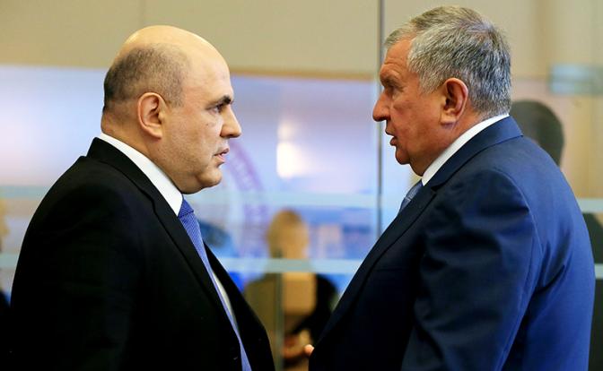 На фото: премьер-министр Михаил Мишустин и председатель правления ПАО "НК "Роснефть" Игорь Сечин