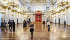 "Лишь на Путина уповаем!": "Тронная речь" в Эрмитаже - приговор чиновничьей вертикали