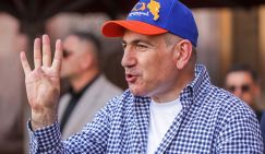 Армянский Ельцин ляжет на рельсы, но власть не отдаст