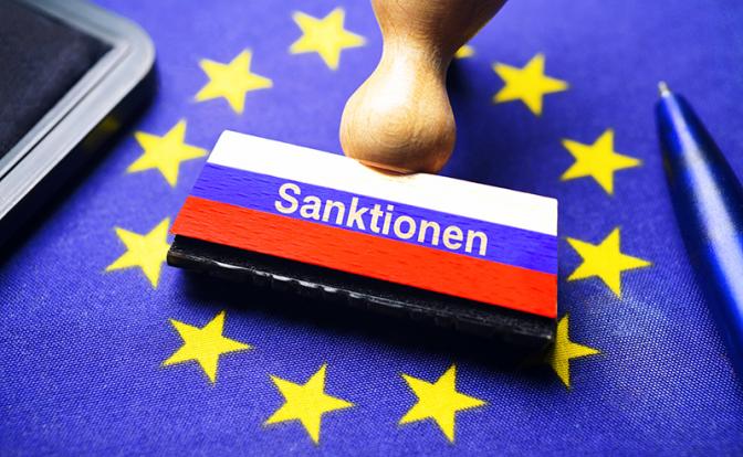 Санкции с России начнут снимать уже в этом году, причем наперегонки и толкаясь локтями