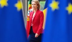 Неожиданный поворот: Каллас призвала усадить Россию и Украину за стол переговоров