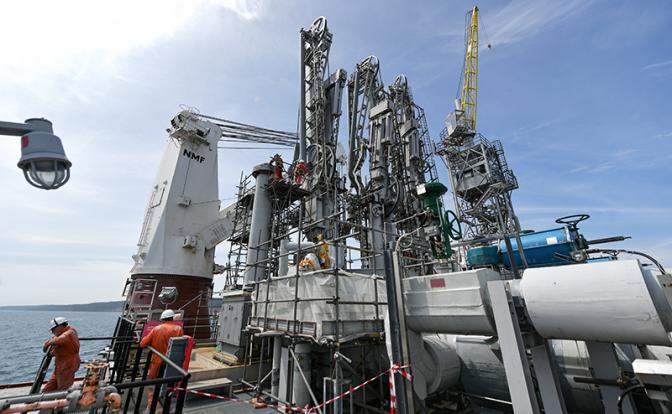 Бакинская нефть постепенно переходит в британское гражданство