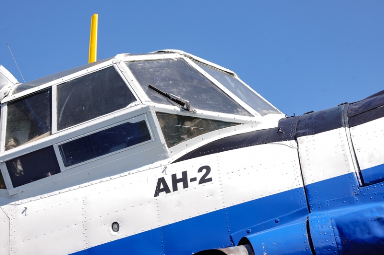 На фото: кабина легендарного советского лёгкого многоцелевого самолёта Ан-2.