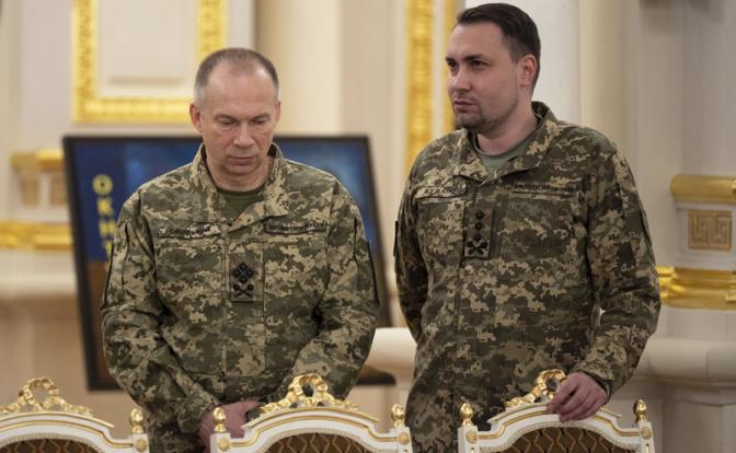 На фото: главком Украины Александр Сырский и глава ГУР Кирилл Буданов (слева направо)
