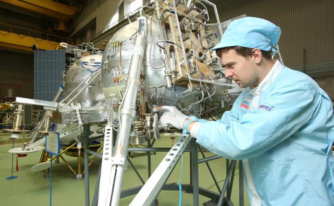 Взгляд «Роскосмоса» на русский Starlink: Несколько маленьких Масков лучше одного большого
