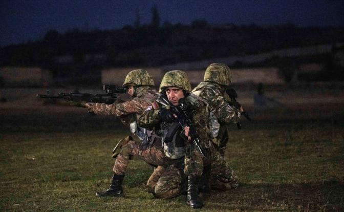 На фото: армянские военнослужащие.