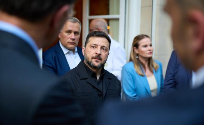 «Зеленский будет в Киеве главным, пока ему голову не прострелят. Американцы это умеют»