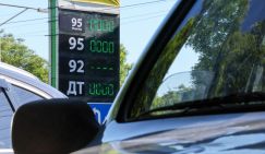 Заправки Крыма закрылись для всех, люди не смогут купить бензин