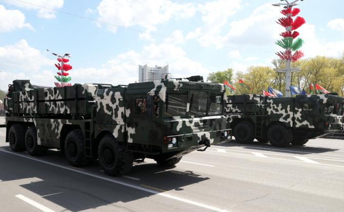 На фото: РСЗО "Полонез" на проспекте Победителей в Минске.