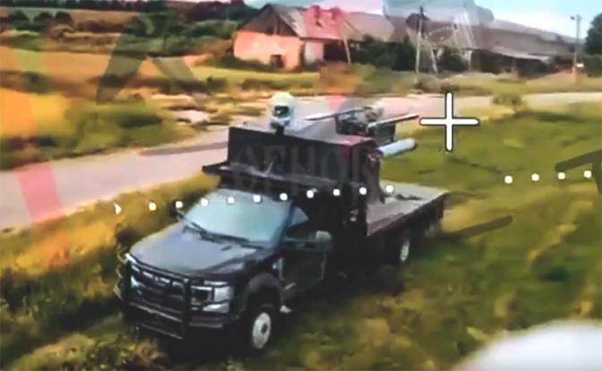 Военнослужащие российской группировки «Север» опубликовали в Сети видеокадры уничтожения новейшего американского ЗРК MAAWLR (Mobile Anti-Air Weapons Launcher Reconfigurable).