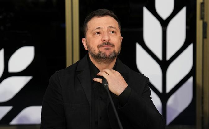 «Лукашенко сдулся, а я ведь говорил – не помогай Путину»: Зеленский объявил о своей «перемоге». К чему был этот спектакль?