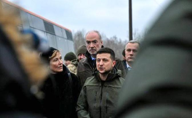 "Русские должны понять, что ситуация тупиковая": Французский посол в Польше размечтался о Майдане в России