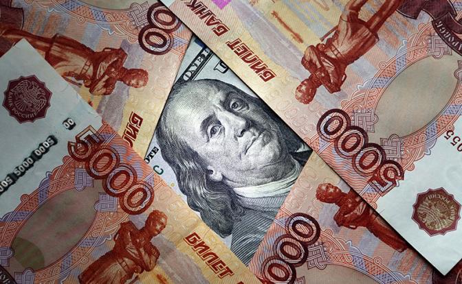 Курс доллара летит вверх: как сильно рубль упадет в июле?