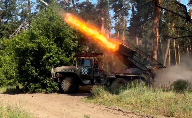 На фото: расчет БМ-21 «Град» группировки войск «Север» уничтожил диверсантов ВСУ в Харьковской области.