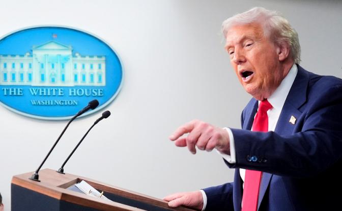 На фото: глава Белого дома Дональд Трамп.