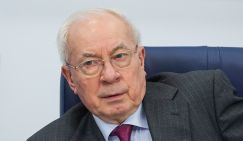 Экс-премьер Украины Николай Азаров: «Принуждать Россию к миру» и «возвращать Крым» Зеленскому придется мертвыми душами