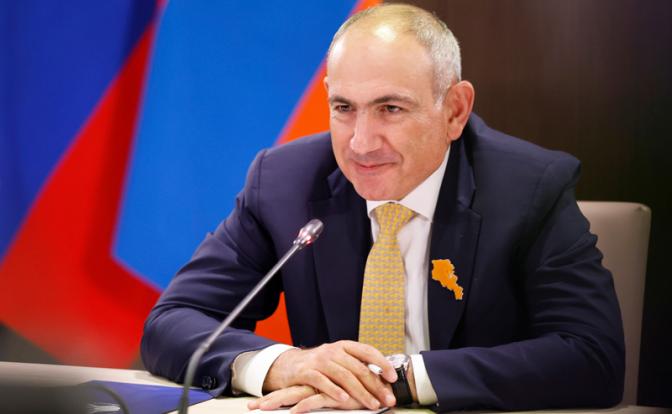 На фото: премьер министр Армении Никол Пашинян во время беседы с премьер-министром РФ Михаилом Мишустиным.