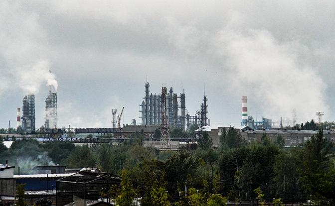 На НПЗ в Омске нашли снаряд: в городе борются с последствиями атаки дронов