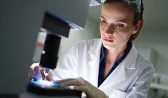 Пошиковали и хватит? Государство на 50-70% сократило финансирование ряда нацпроектов по здоровью