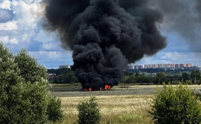Военный самолет рухнул в Подмосковье