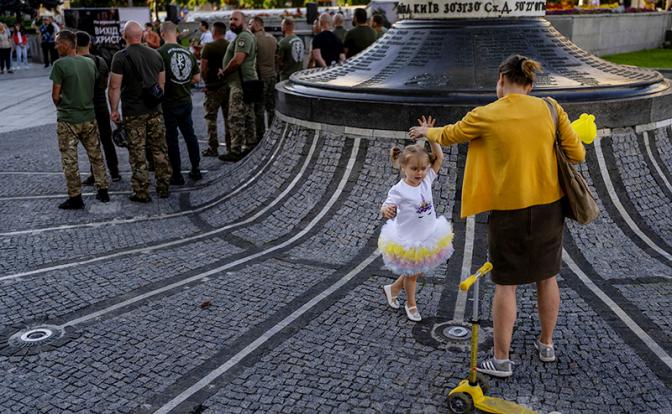 На фото: повседневная жизнь в Киеве.