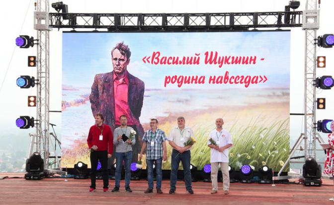На Алтай – за уходящей натурой? Или за идеалом будущего?