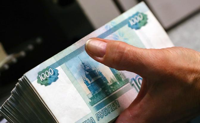 Курс доллара заметно вырос: что ждет рубль в августе?