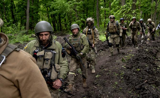 «Побратимы там загибаются от жажды – сбросьте им мочегонное!»: ВСУ ищут поводы поубедительнее, чтобы драпануть с позиций