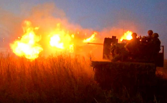 На фото: боевая работа расчета 57-мм автоматического зенитного орудия С-60 Западного военного округа (ЗВО) на Купянском направлении в зоне проведения СВО.