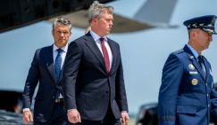 Тем временем в Пентагоне – эпическая битва жабы и гадюки