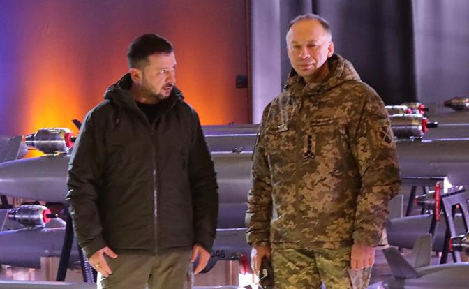 На фото (слева направо): Владимир Зеленский и экс-главком ВСУ Александр Сырский.