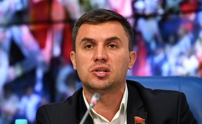 На фото: член КПРФ Николай Бондаренко