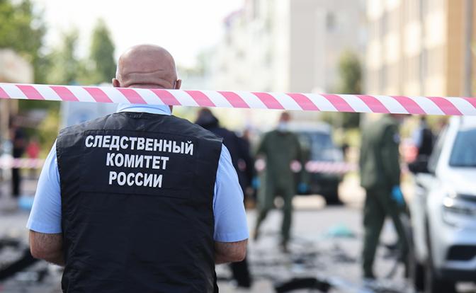 На фото: обстановка на месте ЧП с автомобилем в Санкт-Петербурге