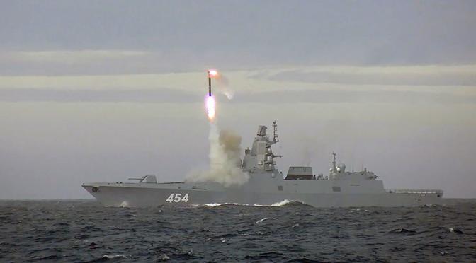 На фото: запуск гиперзвуковой крылатой ракетой "Циркон"