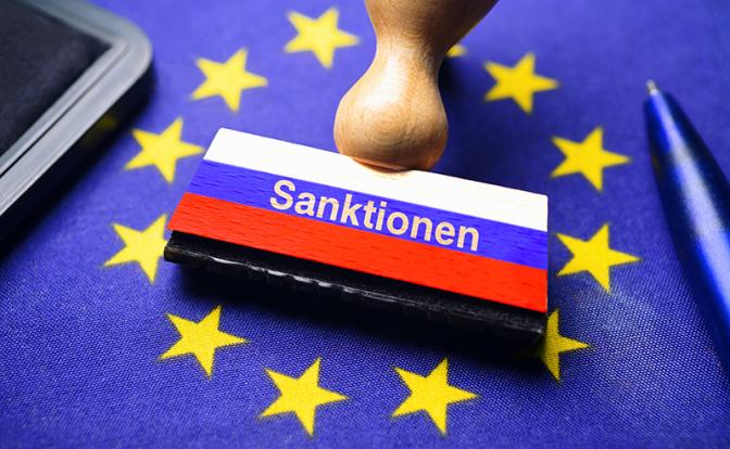Politico: ЕС планирует включить 1,6 тыс. лиц в новый пакет санкций против РФ
