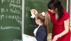 Сколько зарабатывают учителя, которые обучают наших детей?