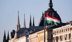 Венгрия пошла на конфликт: Будапешт высылает 10 российских дипломатов. Захарова грозит болезненной «ответкой»